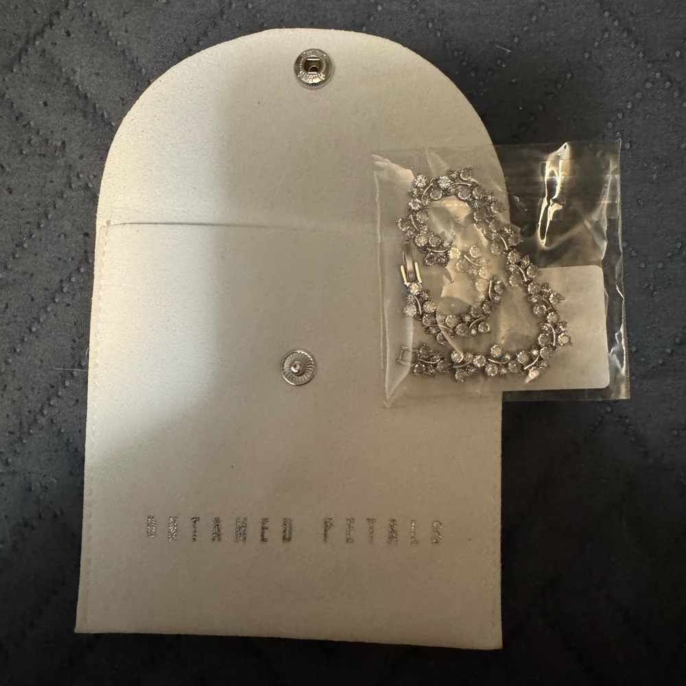 UNTAMED PETALS BY AMANDA JUDGE Dazzling Silver Bracelet